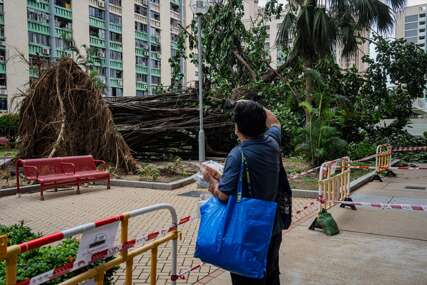 NAKON TAJVANA "Ragasa" pogodio i Hong Kong, povrijeđenih je mnogo, grad se ne može prepoznati (FOTO)