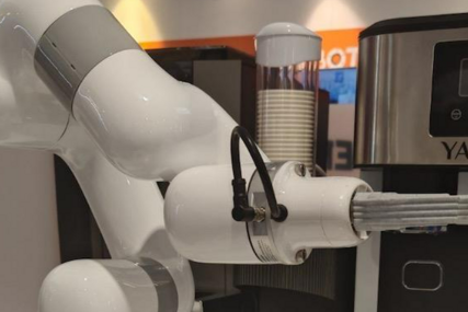 Robobarista u Zenici: Robot priprema kafu uz pomoć vještačke inteligencije