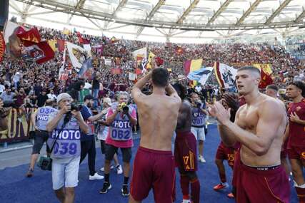 "Vučica" slavila u Italiji: Roma pobijedila Lazio u rimskom derbiju