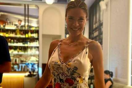 "AU KAKVE NOGE" Sanja Kužet u izazovnom kombinezonu: Opalila selfi, a lice joj je skroz bez šminke