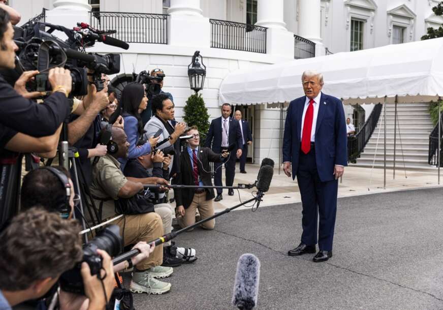 FOTO: EPA/JIM LO SCALZO / POOL