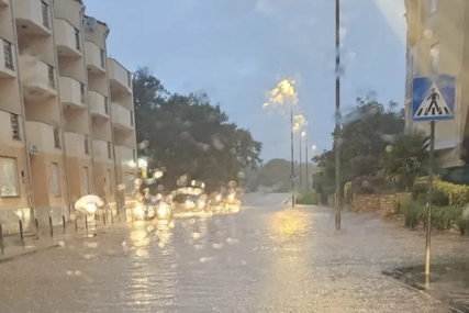 Istra pogođena jakim nevremenom: Ulice u Umagu pod vodom