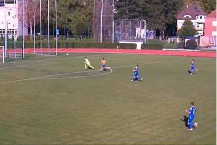 Golman postigao gol iz svog šesnaesterca (VIDEO)