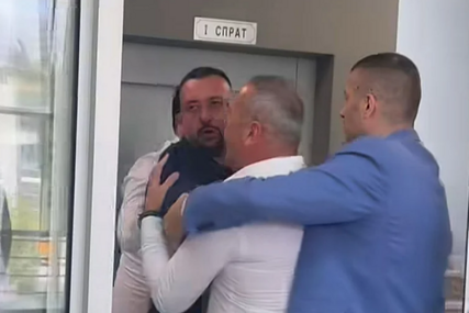 Haos na sjednici Skupštine Općine Istočno Novo Sarajevo: Potukli se Dodikov i Stevandićev vijećnik