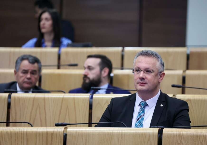 FOTO: UPLJENA FOTOGRAFIJA