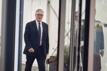 Starmer: Velika Britanija bi trebala "ići dalje" u usklađivanju s jedinstvenim tržištem EU