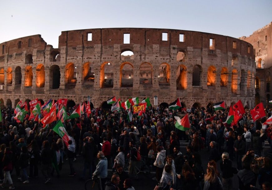 FOTO: EPA/ FABIO CIMAGLIA