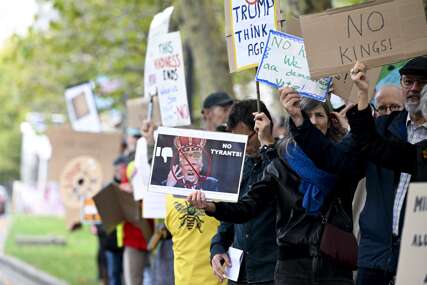 Žestoki protesti protiv Trumpa: Milion Amerikanaca na ulicama širom zemlje uz poruku "Nema kraljeva"