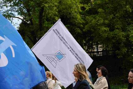 Sindikat upozorava Vladu KS: Razgovor ili protesti