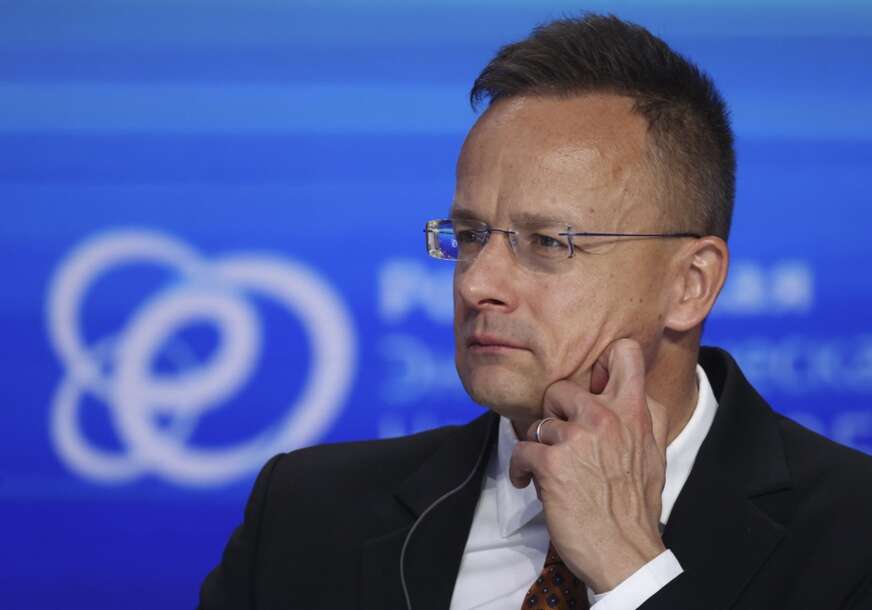 FOTO: EPA/MAXIM SHIPENKOV