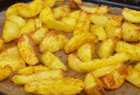 Zaboravite na pire i pomfrit: Pripremite krompir na ovaj način i svi će vas tražiti recept!