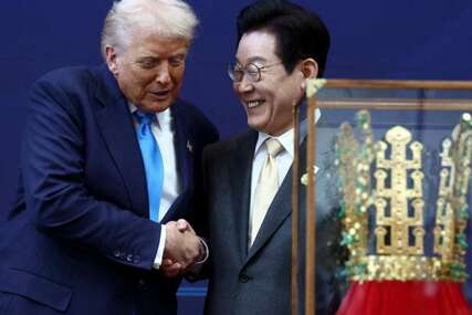 Trump u Južnoj Koreji dobio repliku zlatne krune