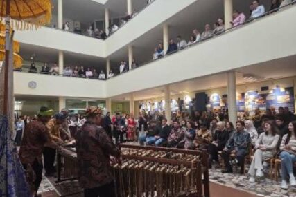 Indonezija osvaja bh. kampuse živopisnom prezentacijom kulture na "Indonesia Goes to Campus 2025"