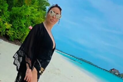 (FOTO) KAO AVION Majka Ane Nikolić zapalila mreže objavom u bikiniju