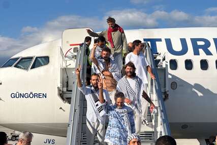 Izrael pustio 137 aktivista iz flotile, stigli su u Istanbul FOTO