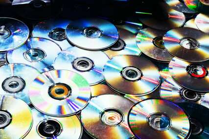 Ne znate šta ćete sa starim CD-ovima? Imaju genijalnu primjenu u vrtu