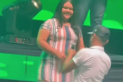 Zaprosio djevojku na koncertu pa se sjetio da ima ženu (VIDEO)