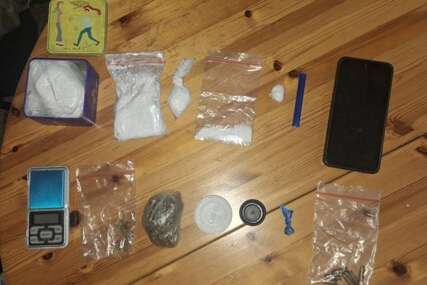 Pao diler u akciji "Povratnik": Pronađena droga, vaga, drobilica i municija