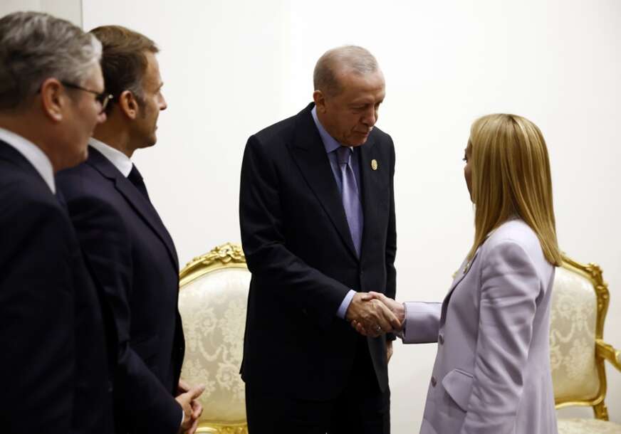 FOTO: EPA/YOAN VALAT