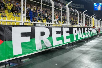 Navijači Fenerbahcea poslali poruku solidarnosti s narodom Palestine na meču Evropske lige