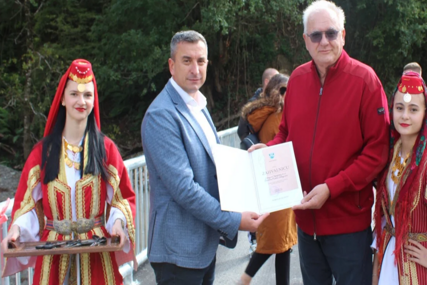 Konjic: Potpisivanjem ugovora o poklonu i simboličnim presjecanjem vrpce otvoren novoizgrađeni Lukšijski most