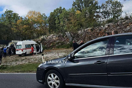 Teška nesreća kod Gruda: Automobil sletio s ceste i udario u betonski zid, poginule dvije osobe