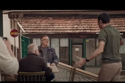 “Čuj koji? Jedan je Halid”: Scena iz filma "Deset u pola" ostat će trajno upamćena