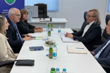 Holtzapple podržao rad Ureda za borbu protiv korupcije: Do sada je izdato više od 300 prekršajnih naloga, dok je oko 200 u pripremi