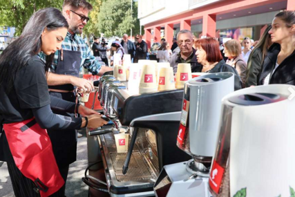Mostar obilježio Međunarodni dan kafe: Neodoljiv miris omiljenog napitka privukao mnoge