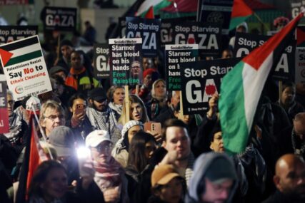 Stotine ljudi u Londonu protestovalo protiv izraelskih napada na Gazu