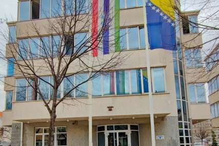 Ministarstvo finansija HNK izvršava sve zakonom propisane obaveze i isplate finansijskih sredstava  prema zdravstvenim ustanovama čiji je osnivač Vlada HNK