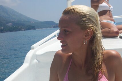 NININI BISERI Zaboraviti