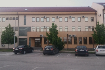 Potvrđena optužnica protiv muškarca koji je prijetio da će ubiti suprugu i baciti dijete s balkona