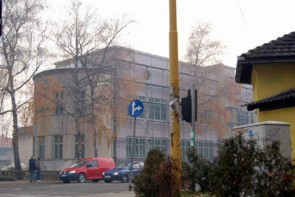 Nasilje u tuzlanskim školama sve učestalije: Policiji prijavljeno da je roditelj fizički napao učiteljicu