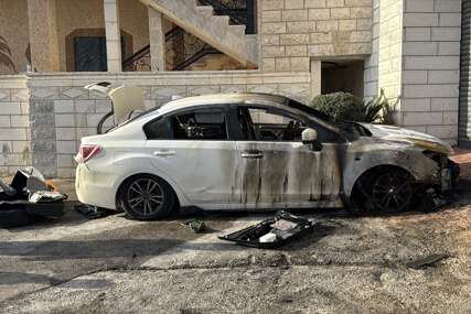 Ilegalni izraelski doseljenici zapalili tri palestinska vozila na Zapadnoj obali