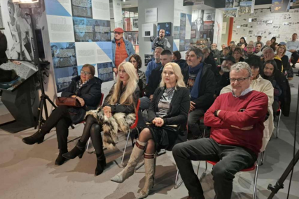 U Multimedijalnom muzeju Planet Sarajevo 'Razgovor o Sidranu sa Senom Musabegovićem'