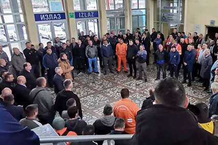 Plate uplaćene, ŠTRAJK nastavljen: Radnici "Željeznica RS" nikom ne vjeruju, evo šta su poručili