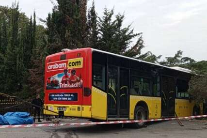 Strašne scene u Istanbulu: Autobus uletio na stanicu punu ljudi