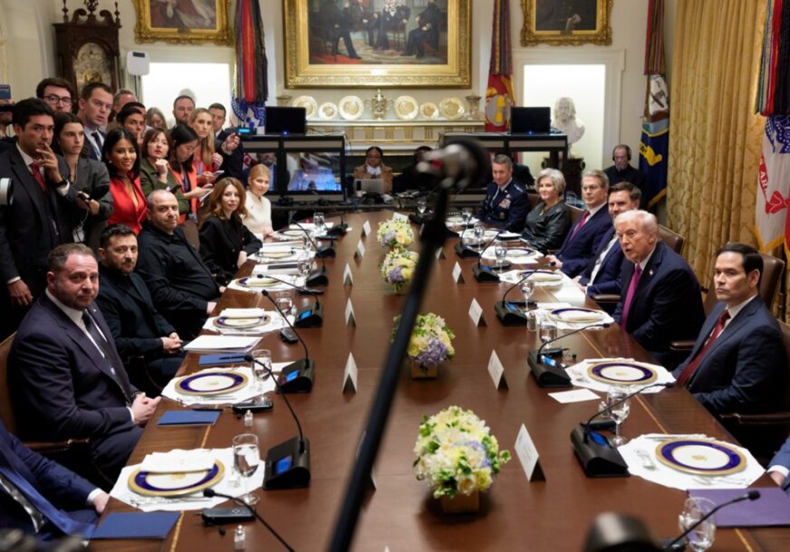 FOTO: EPA/AARON SCHWARTZ / POOL

