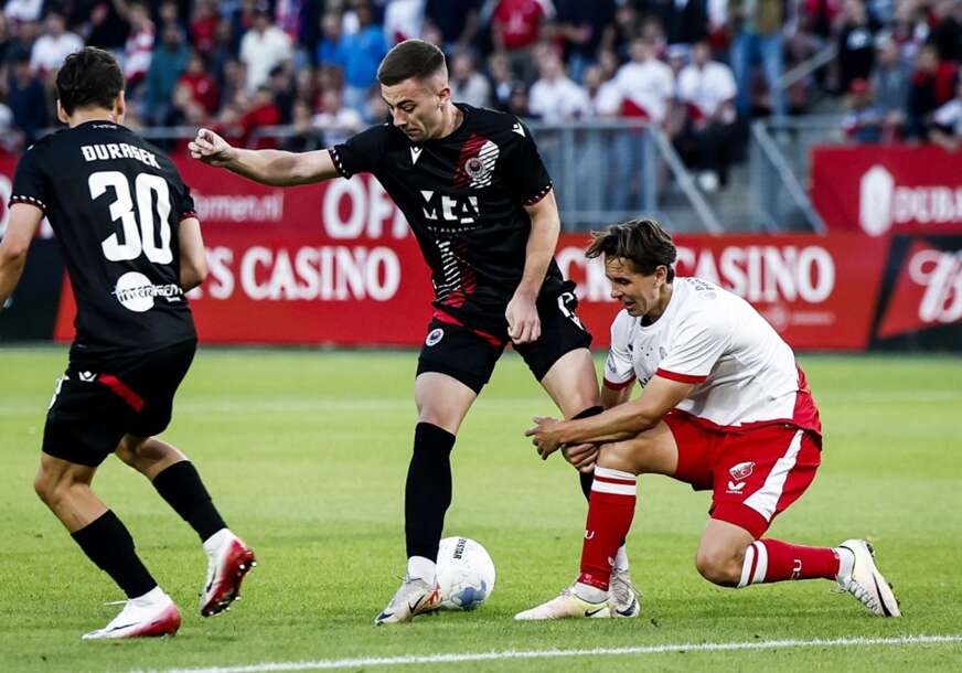 FOTO: EPA/ ROBIN VAN LONKHUIJSEN