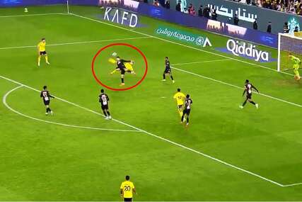 Cristiano Ronaldo u 40. godini pogađa nevjerovatan gol makazicama (VIDEO)