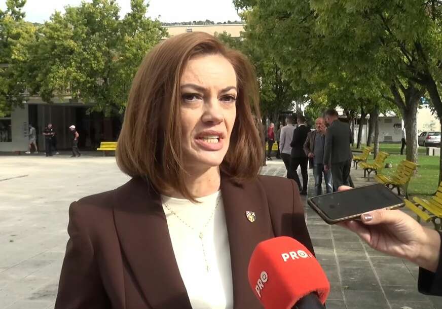 FOTO: GRADONAČELNICA ČAPLJINE IVA RAGUŽ NOSI NEUSTAVNI GRB