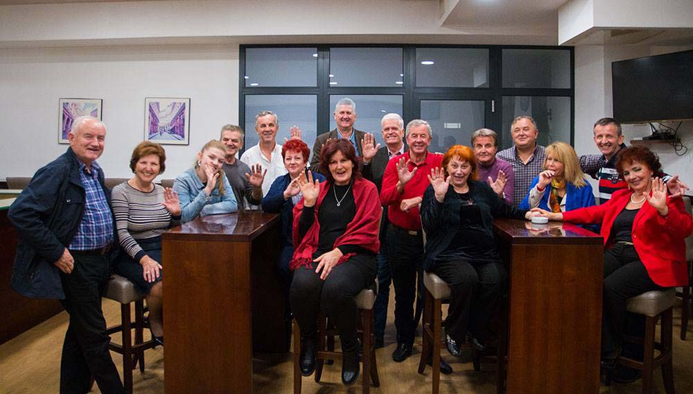 FOTO: MESUD KREŠTALICA SA KOLEGAMA IZ UDRUŽENJA LJUBITELJA SEVDAHA SEVDALINKA