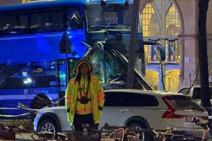 Švedski premijer izjavio da je nekoliko ljudi poginulo i povrijeđeno u incidentu na autobuskoj stanici u Stockholmu