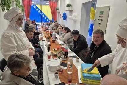 Pomozi.ba obilježio Dan državnosti svečanim ručkom u Restoranima dobre volje
