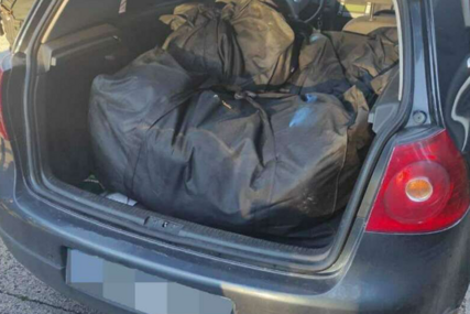 Pronađeno više od 50 kg droge: Sud u Trebinju odredio pritvor za 4 uhapšenih u akciji "Uskok 3", među njima i POLICAJAC