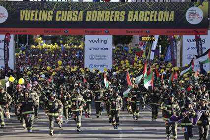 Vatrogasci u Barceloni trčali s palestinskim zastavama