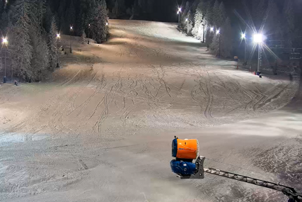 Na Bjelašnici krenula sezona skijanja, staze spremne, snijega ima dovoljno