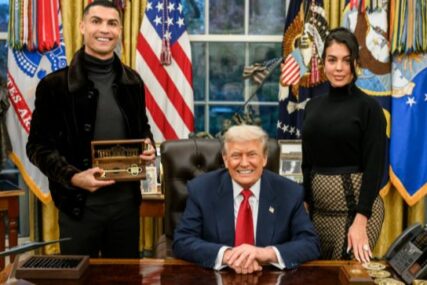 Cristiano Ronaldo u Bijeloj kući dobio poseban dar od Trumpa