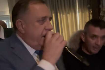 (VIDEO) „Samo tako, samo tako…“ Dodik se nakon pobjede Siniše Karana UHVATIO MIKROFONA